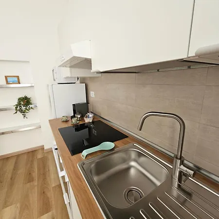 Apartment Per *